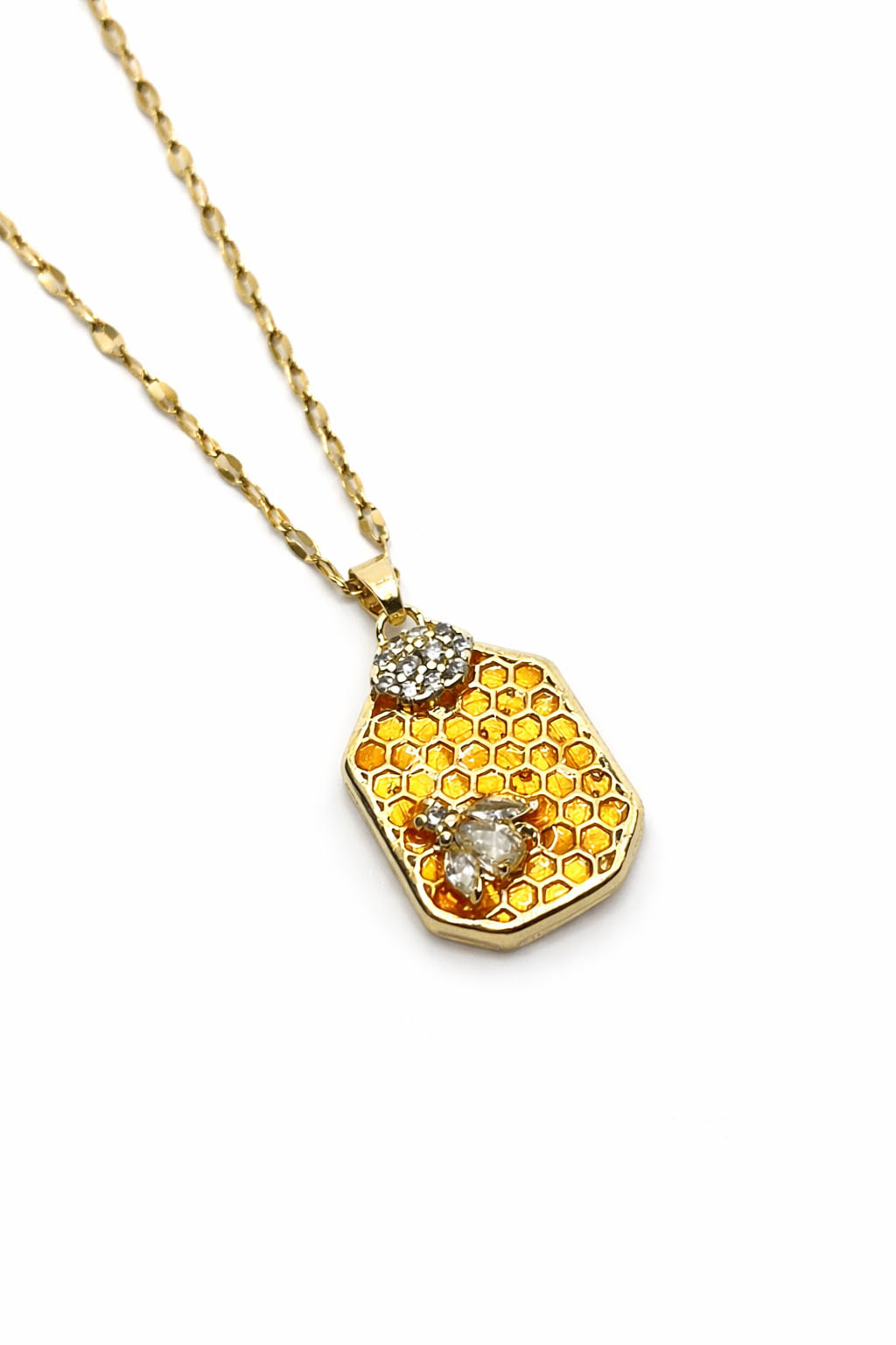 Arı Figürlü Petek Desenli Zirkon Taşlı Altın Renk Çelik Kolye Arı Figürlü Petek Desenli Zirkon Taşlı Altın Renk Çelik Kolye