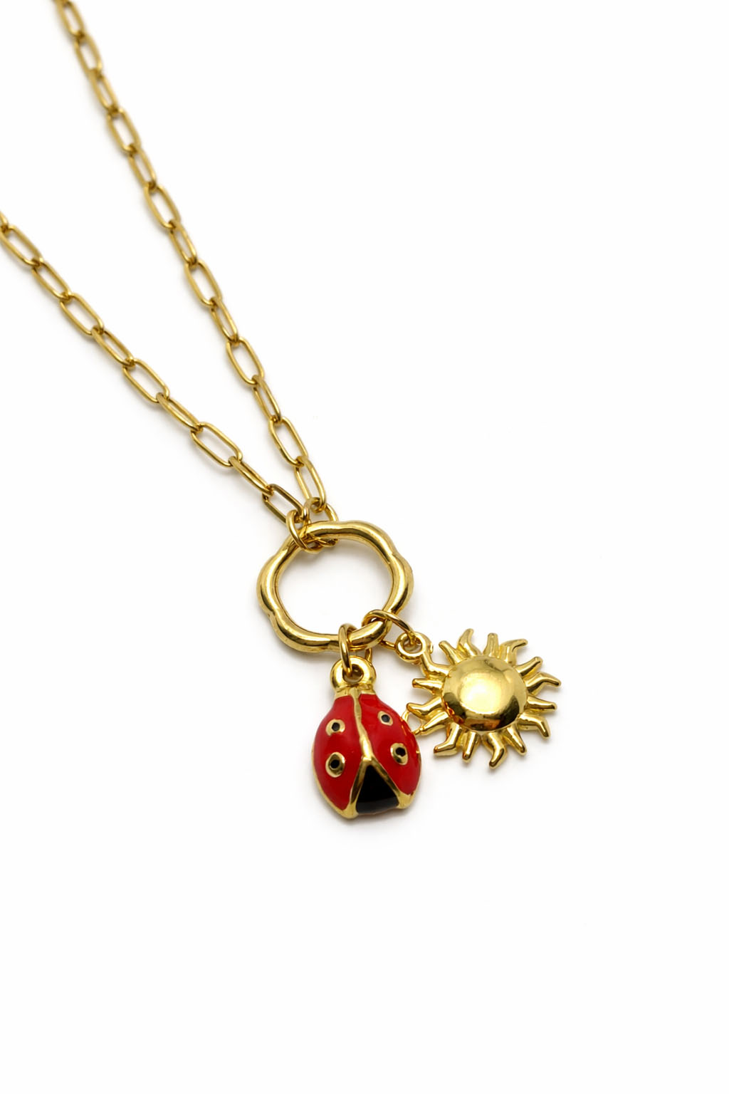 Uğur Böceği ve Güneş Figürlü Mineli Altın Renk Çelik Kolye Uğur Böceği ve Güneş Figürlü Mineli Altın Renk Çelik Kolye