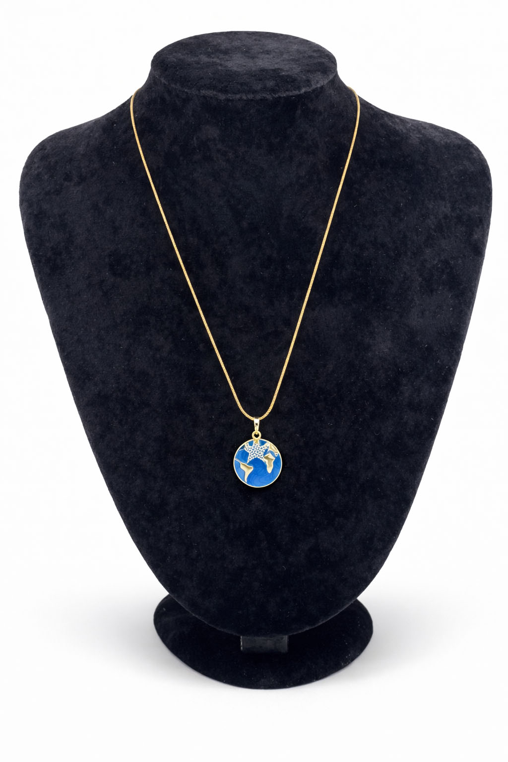 Dünya Figürlü Yıldız Detaylı Mineli Zirkon Taşlı Altın Renk Çelik Kolye Dünya Figürlü Yıldız Detaylı Mineli Zirkon Taşlı Altın Renk Çelik Kolye