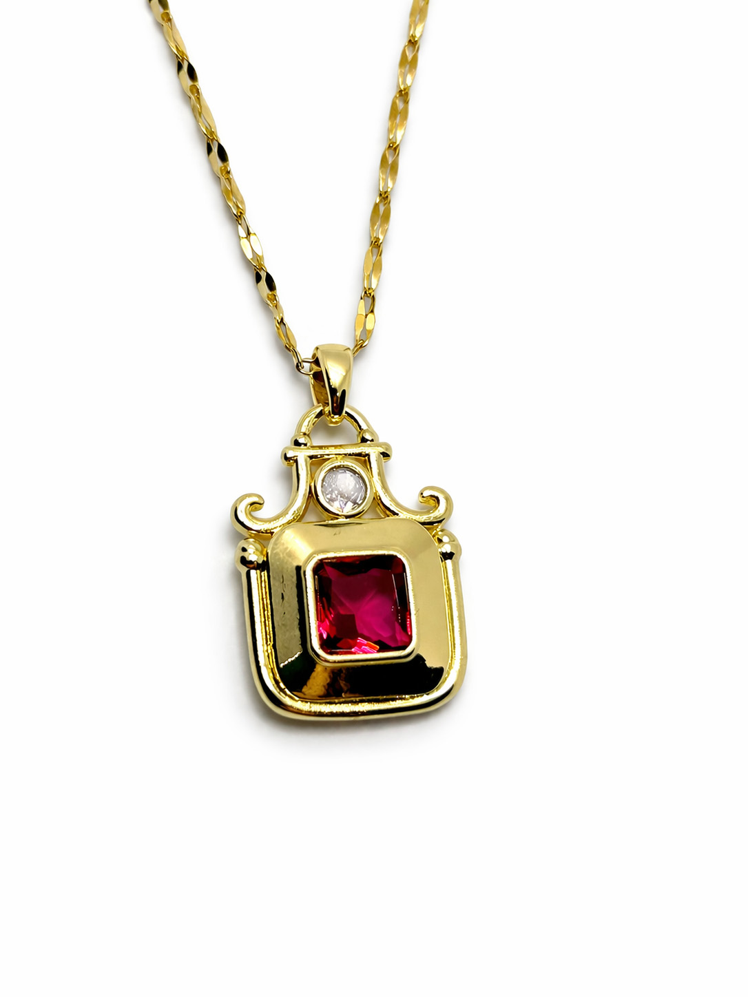 Kırmızı Zirkon Taş Detaylı Altın Renk Çelik Kolye