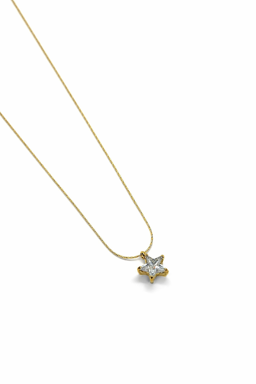 Yıldız Figürlü Zirkon Taşlı Altın Renk Çelik Kolye Yıldız Figürlü Zirkon Taşlı Altın Renk Çelik Kolye